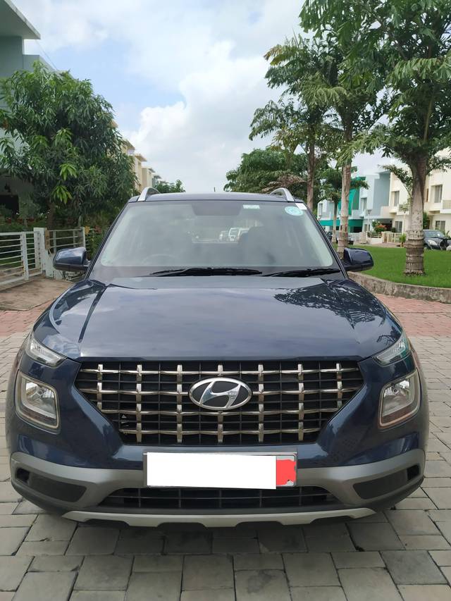 https://images10.gaadi.com/usedcar_image/4257855/original/processed_9241932a-9d5b-43b7-9c3e-ee683d657a78.jpg?imwidth=6400