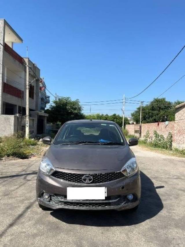 https://images10.gaadi.com/usedcar_image/4257973/original/processed_00dd2718-2ec1-4d3a-b7ae-78e2641f42d9.jpg?imwidth=6400