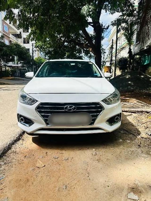 https://images10.gaadi.com/usedcar_image/4257979/original/processed_60b9ad24-8f73-47d7-a156-33bb30e470a8.jpg?imwidth=6400