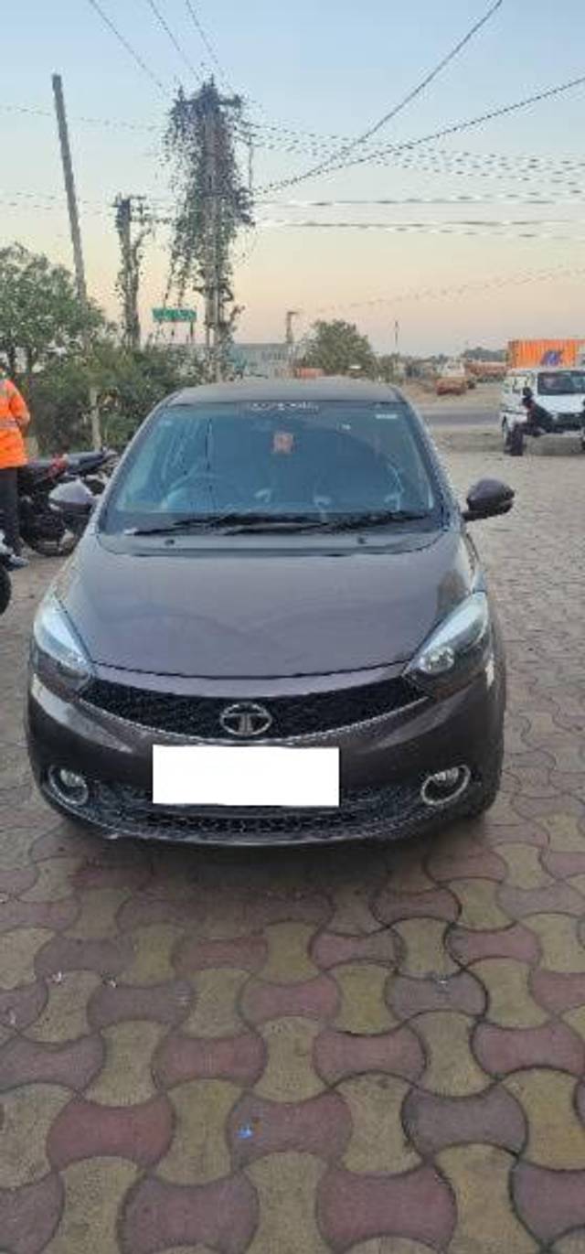 https://images10.gaadi.com/usedcar_image/4258009/original/processed_d4d786bd-4f10-4e88-ba28-f4290212b224.jpg?imwidth=6400