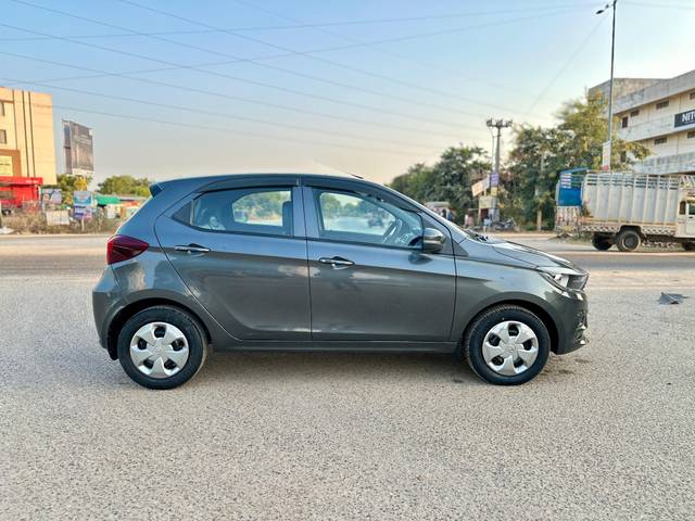 https://images10.gaadi.com/usedcar_image/4258121/original/processed_7d4b9c0f1d0470a2f918e21154b9bfdd.jpg?imwidth=6401