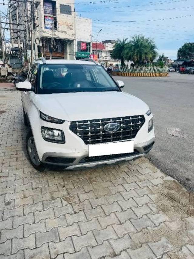 https://images10.gaadi.com/usedcar_image/4258200/original/processed_90217cd6-14b4-4228-906d-95b86ed2c6a7.jpg?imwidth=6400