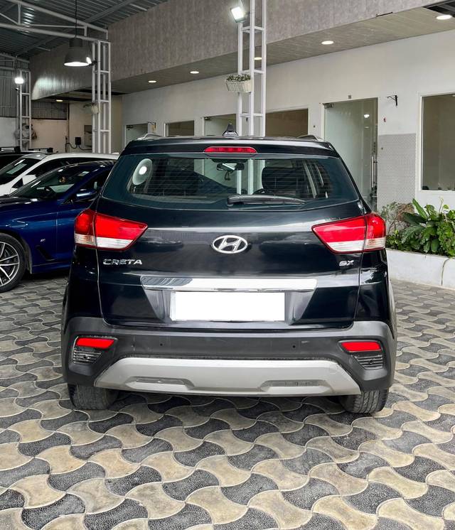 https://images10.gaadi.com/usedcar_image/4258212/original/processed_d186e0a04c062d23f2208a5763415e2b.jpg?imwidth=6402