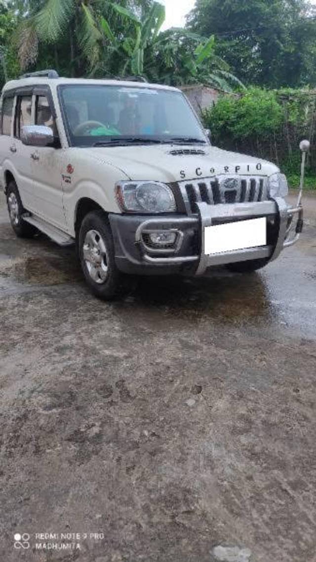 https://images10.gaadi.com/usedcar_image/4258250/original/processed_a1ae4822-d7d9-4ee7-8b5c-0d34b6430204.jpg?imwidth=6400