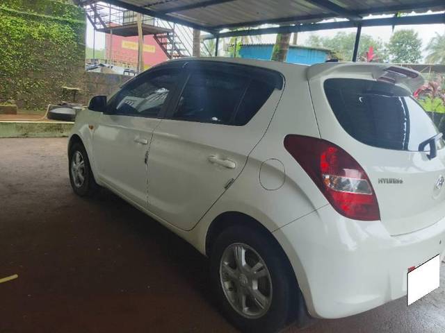 https://images10.gaadi.com/usedcar_image/4258274/original/processed_b74df653-c0b2-427d-a128-18f68043d253.jpg?imwidth=6402