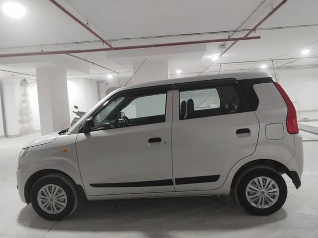 https://images10.gaadi.com/usedcar_image/4258339/original/8af8dc4ec4746ab872424394874e0b7d.jpg?imwidth=6402