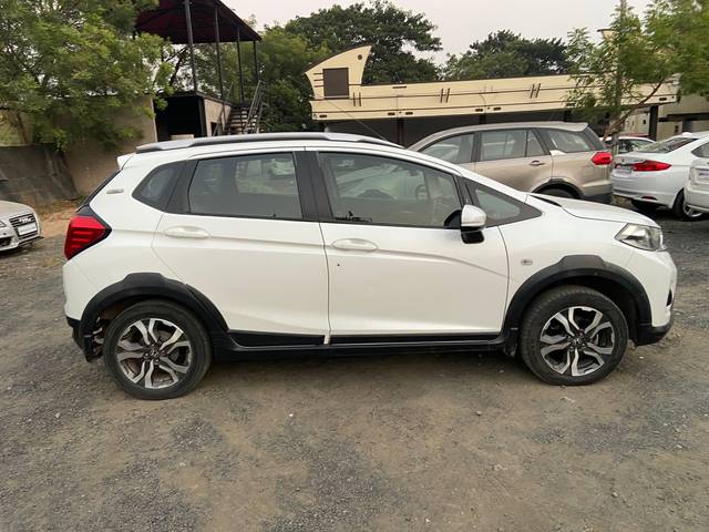 https://images10.gaadi.com/usedcar_image/4258376/original/9e82977bdcf405742cca62d5c9971495.jpg?imwidth=6401