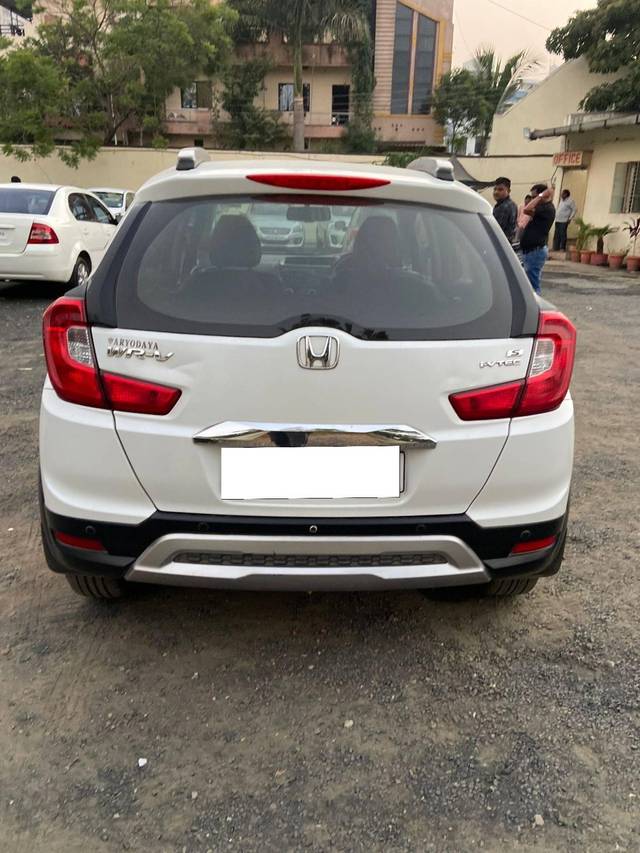 https://images10.gaadi.com/usedcar_image/4258376/original/processed_090c4e3cc3c56003e00c5118170887b6.jpg?imwidth=6402