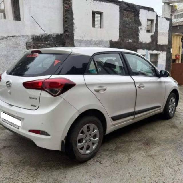 https://images10.gaadi.com/usedcar_image/4258484/original/processed_728659be-fb5b-44e3-a581-c5460c3831aa.jpg?imwidth=6401