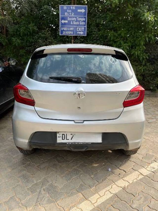 https://images10.gaadi.com/usedcar_image/4258502/original/0a6fbfd3d1e18dd06524ac6dd9e00241.jpeg?imwidth=6401