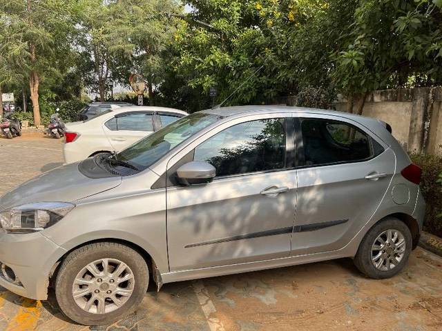 https://images10.gaadi.com/usedcar_image/4258502/original/75a0ccd42724e7e689a7bf44f2d4492e.jpeg?imwidth=6402