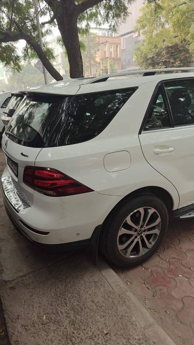 https://images10.gaadi.com/usedcar_image/4258527/original/processed_a42c7cdb9e09f941e654618708cf8a85.jpeg?imwidth=6402