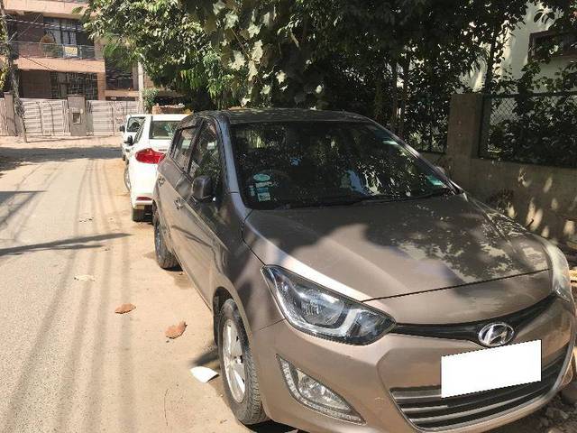 https://images10.gaadi.com/usedcar_image/4258557/original/9d30fb0d481e8701c749de2c1374effe.jpeg?imwidth=6400