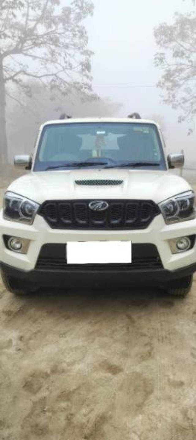 https://images10.gaadi.com/usedcar_image/4258591/original/processed_7891d976-9f11-4bd4-80ed-97c64bd3dd7d.jpg?imwidth=6400