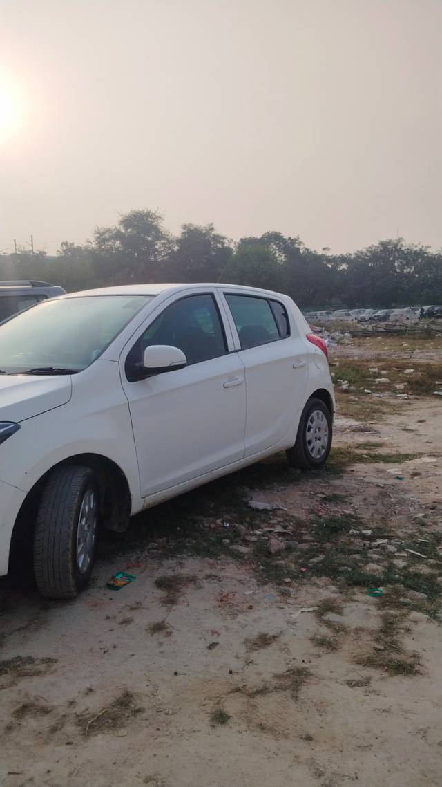 https://images10.gaadi.com/usedcar_image/4258722/original/78a21ffb1440e728176a7d006a79a893.jpg?imwidth=6400