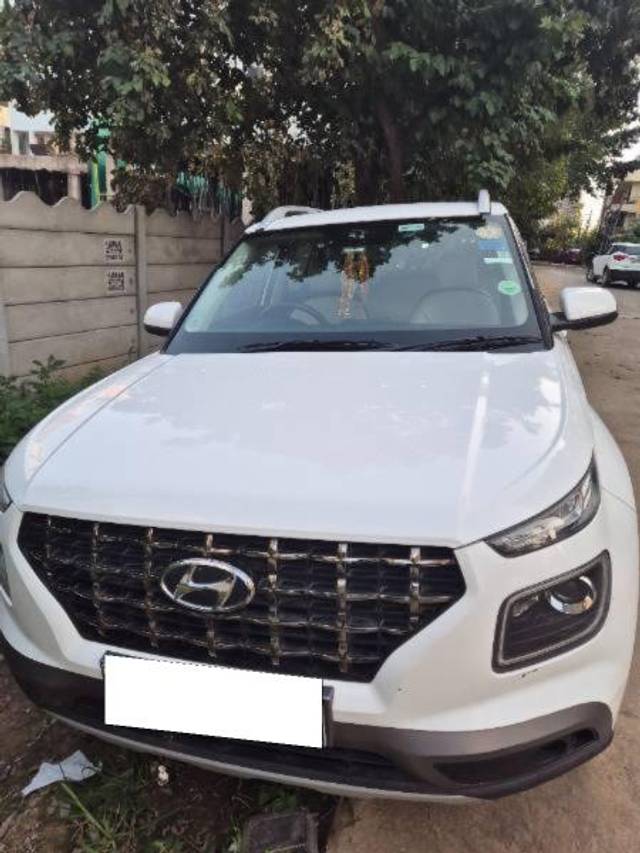 https://images10.gaadi.com/usedcar_image/4258738/original/processed_463c8813-d9b2-42a1-98f5-a0909635c3e4.jpg?imwidth=6400