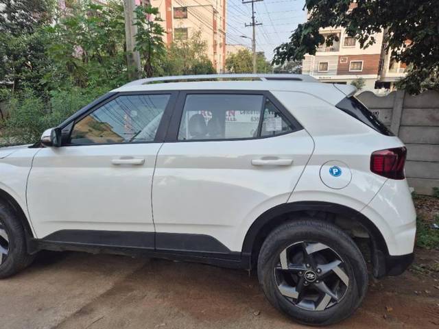 https://images10.gaadi.com/usedcar_image/4258738/original/processed_bbf647ee-72a6-4eb3-9707-193be735aa27.jpg?imwidth=6401