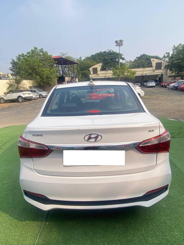 https://images10.gaadi.com/usedcar_image/4258828/original/processed_62ccec4723f1fa825206937a8bc3f73b.jpg?imwidth=6402