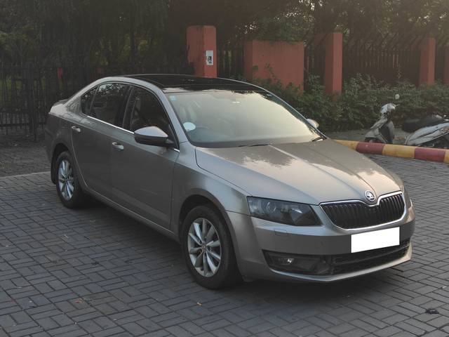 https://images10.gaadi.com/usedcar_image/4258836/original/processed_7c5fc692a5778d9ea7d77bdd52c85246.jpg?imwidth=6400