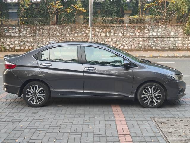 https://images10.gaadi.com/usedcar_image/4258843/original/ed00e57724e0b236176de33a1d02b850.jpg?imwidth=6401