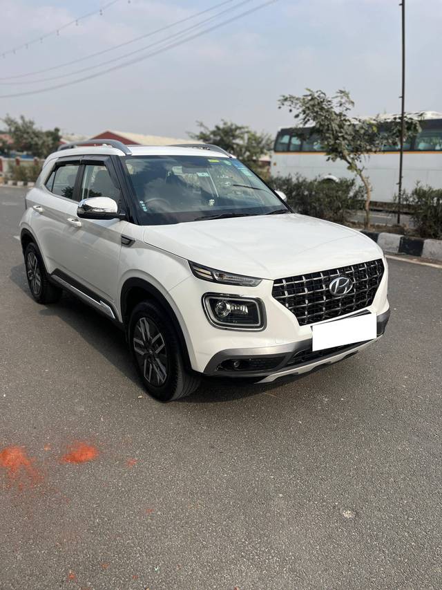 https://images10.gaadi.com/usedcar_image/4258876/original/processed_30b18967481d70570ccea65de1381a55.jpg?imwidth=6400