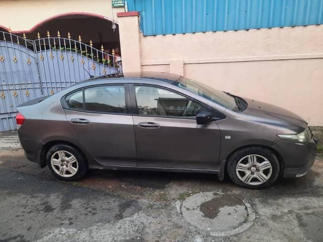 https://images10.gaadi.com/usedcar_image/4258940/original/processed_914e04d3-0817-48fa-8566-005f5131fcfa.jpg?imwidth=6401