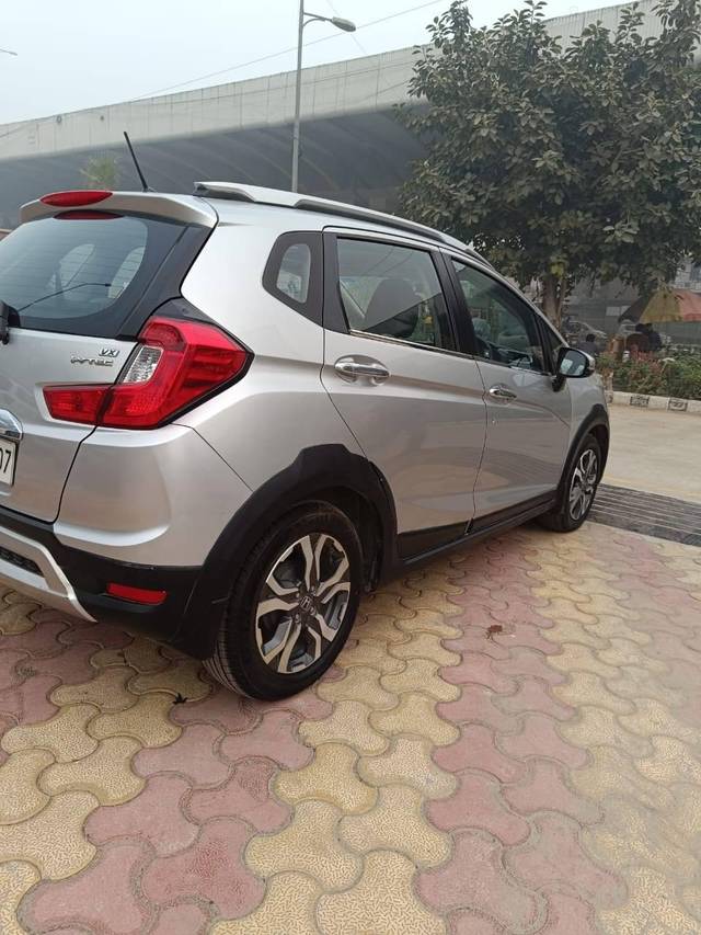 https://images10.gaadi.com/usedcar_image/4259181/original/processed_356f8f387112278850c6de5ab5fd4b31.jpg?imwidth=6401