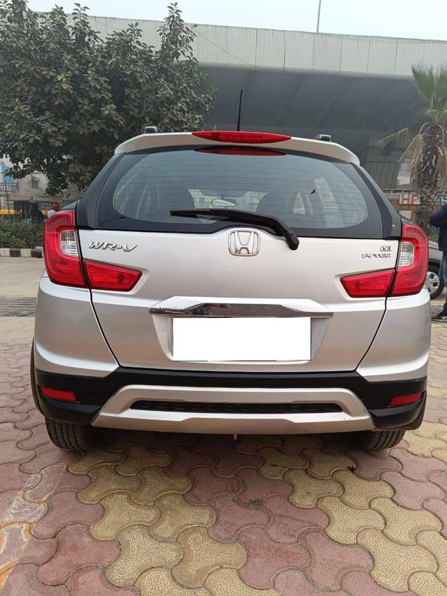 https://images10.gaadi.com/usedcar_image/4259181/original/processed_40b97f72d1c67199566d564fddc4077a.jpg?imwidth=6402