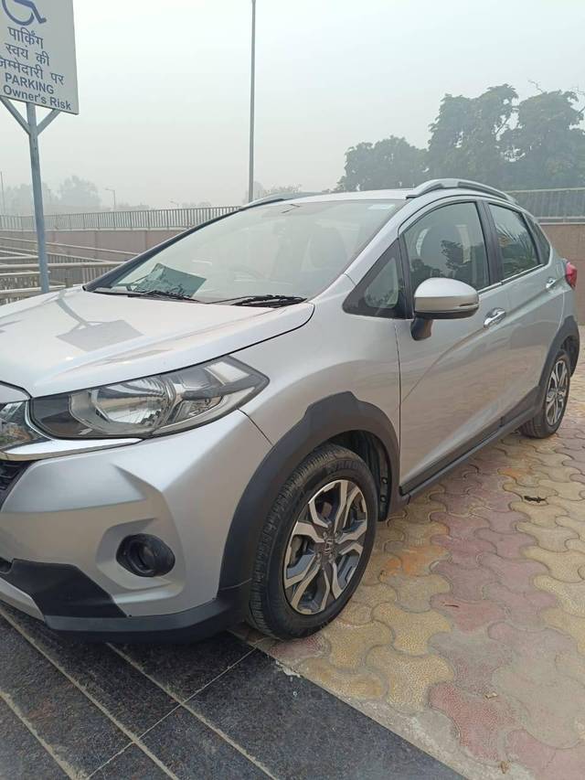 https://images10.gaadi.com/usedcar_image/4259181/original/processed_cab28d80d8fa258cc460843bbe374e28.jpg?imwidth=6400