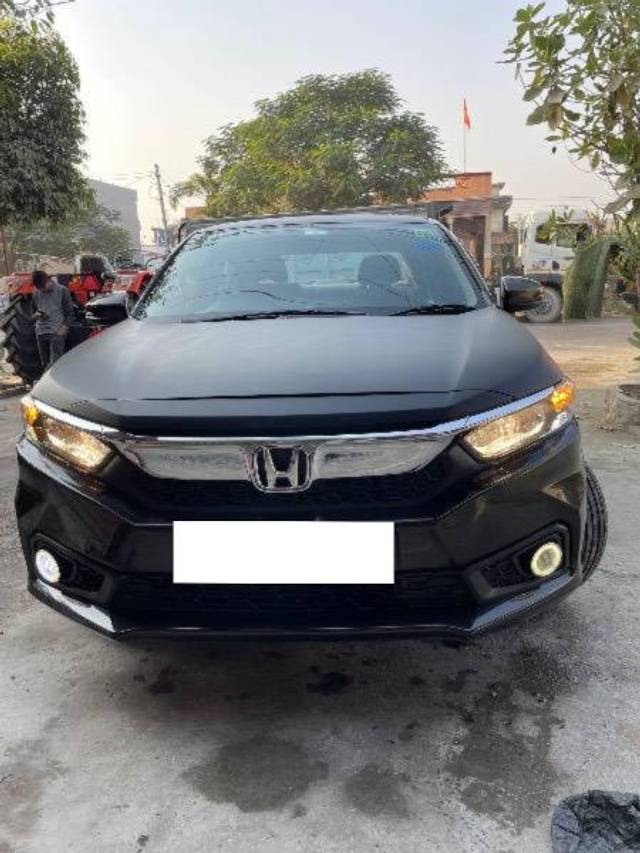 https://images10.gaadi.com/usedcar_image/4259189/original/processed_f279832e-9f58-4fea-a0f2-1b19e9f766d3.jpg?imwidth=6400