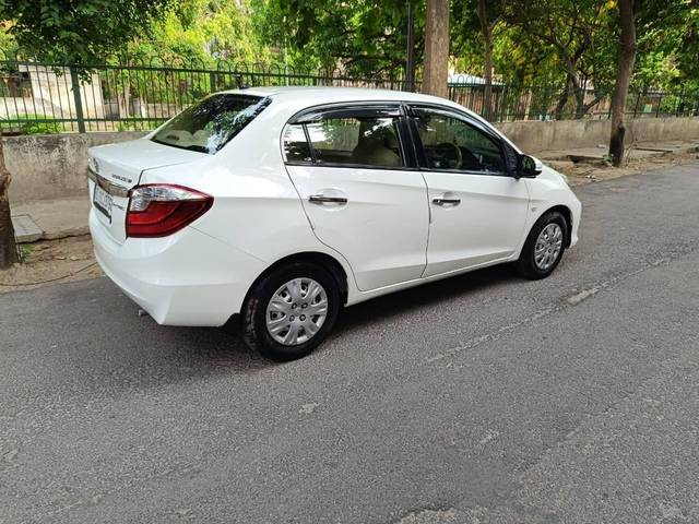 https://images10.gaadi.com/usedcar_image/4259191/original/processed_ed751758ff42f66dd82929cffd97820e.jpg?imwidth=6401