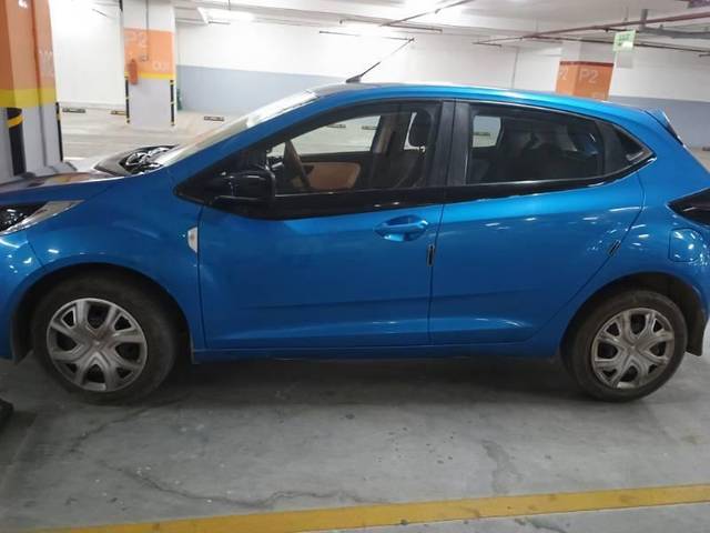 https://images10.gaadi.com/usedcar_image/4259194/original/processed_b0cfe69a-eefb-42c7-be2f-316f5720510b.jpg?imwidth=6400