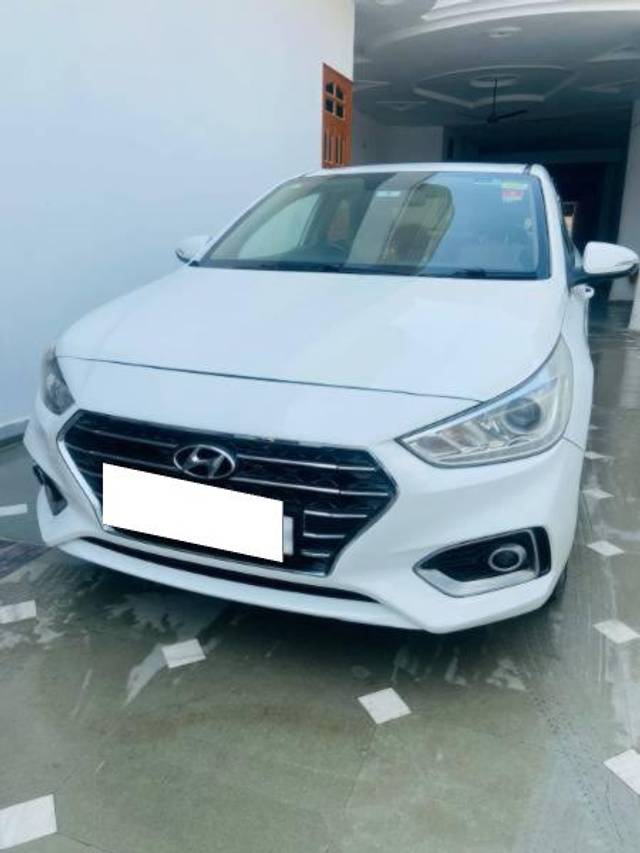 https://images10.gaadi.com/usedcar_image/4259338/original/processed_199de39c-1381-4822-b943-d73f6fd814fa.jpg?imwidth=6402