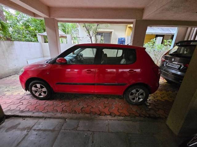 https://images10.gaadi.com/usedcar_image/4259380/original/processed_9472c6fe-7ac6-414e-b285-71ac136cbaf7.jpg?imwidth=6401