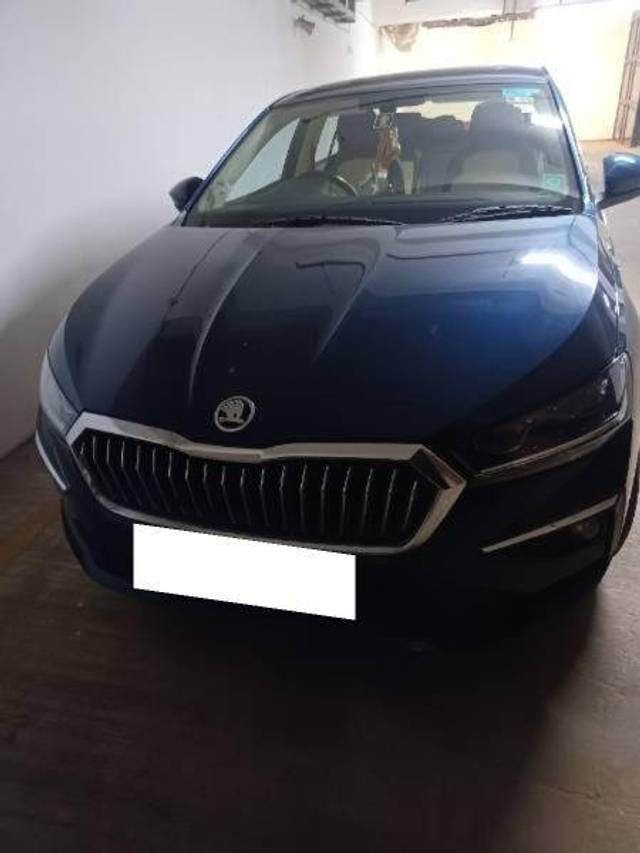 https://images10.gaadi.com/usedcar_image/4259417/original/ad3bb3e52bf081a683028061f08dbcf2.jpg?imwidth=6400