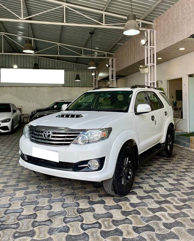 https://images10.gaadi.com/usedcar_image/4259540/original/processed_5509eea895719693a16153d5c6d82f6b.jpg?imwidth=6400