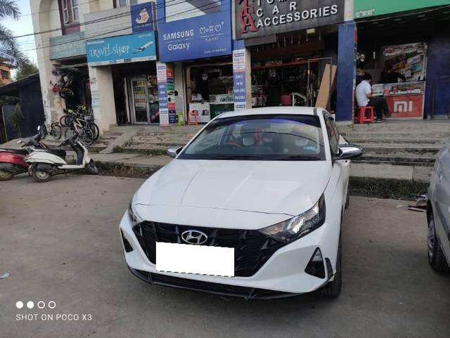 https://images10.gaadi.com/usedcar_image/4259558/original/processed_2891ef12-64f1-4934-9959-6e694eafb4be.jpg?imwidth=6400