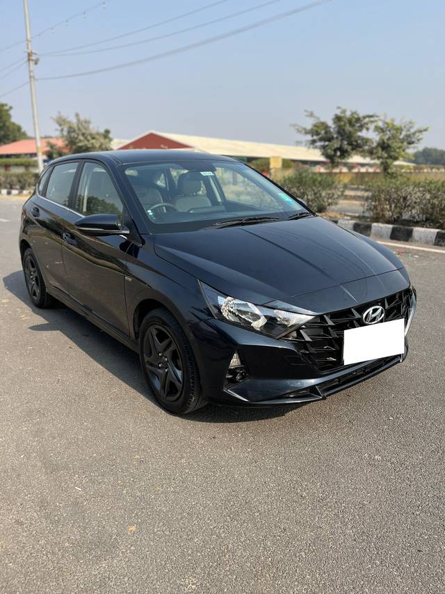 https://images10.gaadi.com/usedcar_image/4259640/original/processed_864fbb249a8251e6728af0ac3548c25c.jpg?imwidth=6400