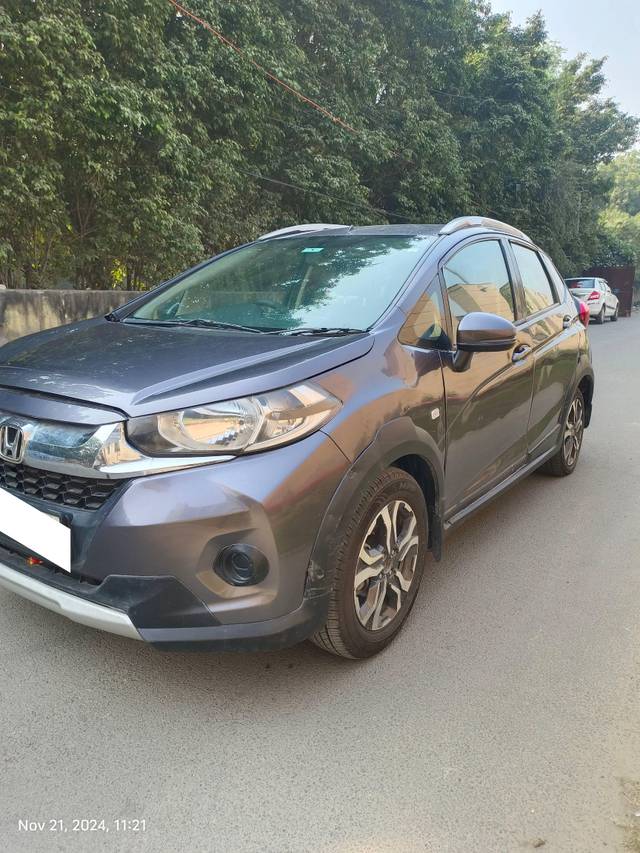 https://images10.gaadi.com/usedcar_image/4259748/original/processed_16b7a15620bf594638c9f3e9e4cb25c2.jpg?imwidth=6402