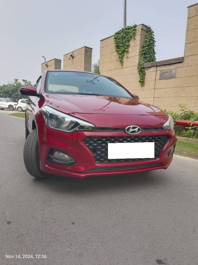 https://images10.gaadi.com/usedcar_image/4259761/original/processed_e947a894e879b6d30e754b23828a272a.jpg?imwidth=6402