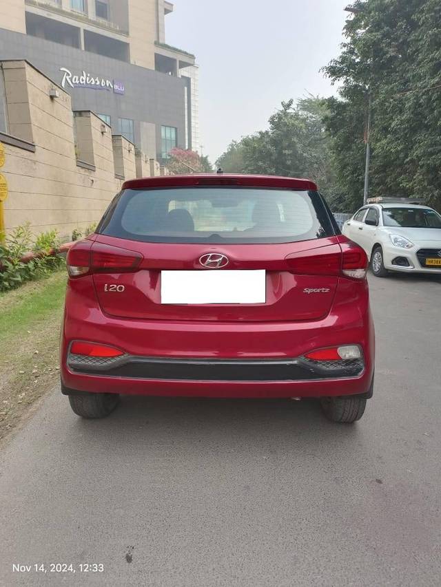 https://images10.gaadi.com/usedcar_image/4259761/original/processed_f5fe0d9a110fc0797c5b243e92c6d530.jpg?imwidth=6401