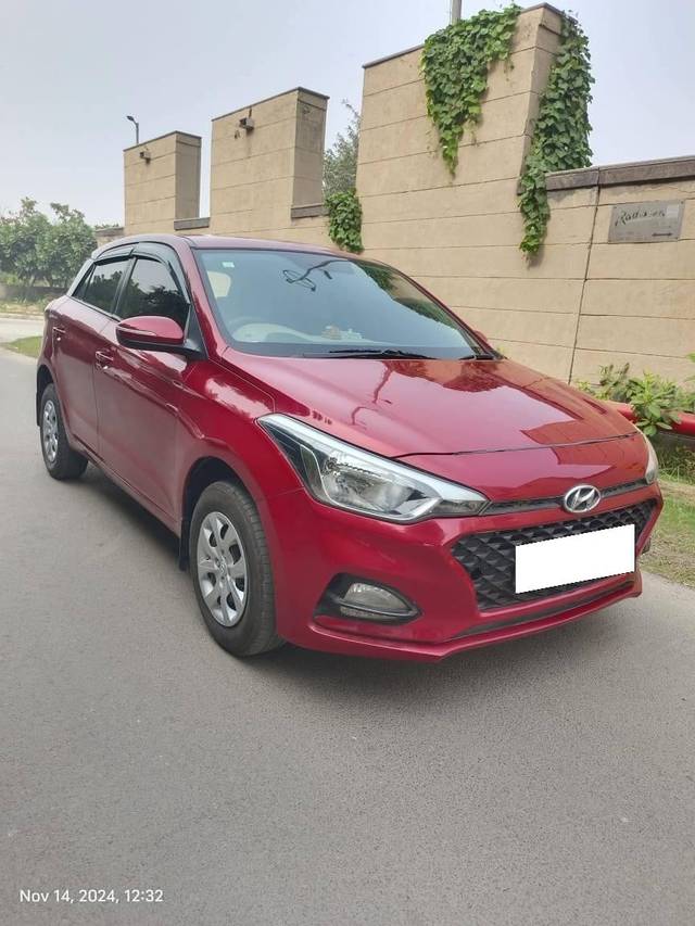 https://images10.gaadi.com/usedcar_image/4259761/original/processed_f73e40347fc96151317fd92f7c545a9f.jpg?imwidth=6400