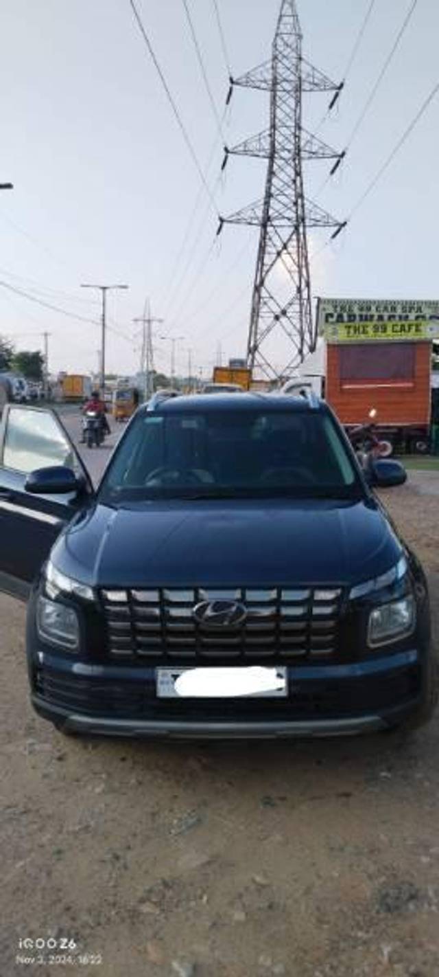 https://images10.gaadi.com/usedcar_image/4259764/original/processed_c992e5a9-80de-4bf3-b018-5c12af611790.jpg?imwidth=6400