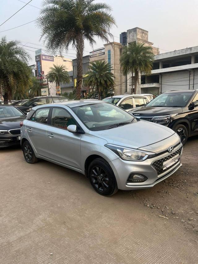 https://images10.gaadi.com/usedcar_image/4259870/original/processed_bd10cae5f2288957dcf2b79df125108f.jpg?imwidth=6400