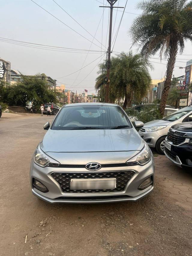 https://images10.gaadi.com/usedcar_image/4259870/original/processed_c465cc2098f9ed2d7c487a947c97cf92.jpg?imwidth=6402