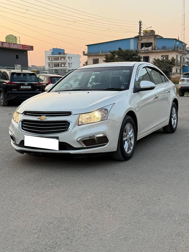 https://images10.gaadi.com/usedcar_image/4259872/original/processed_93cdeed9edbda5aa8144be6ed5abcffc.jpg?imwidth=6402