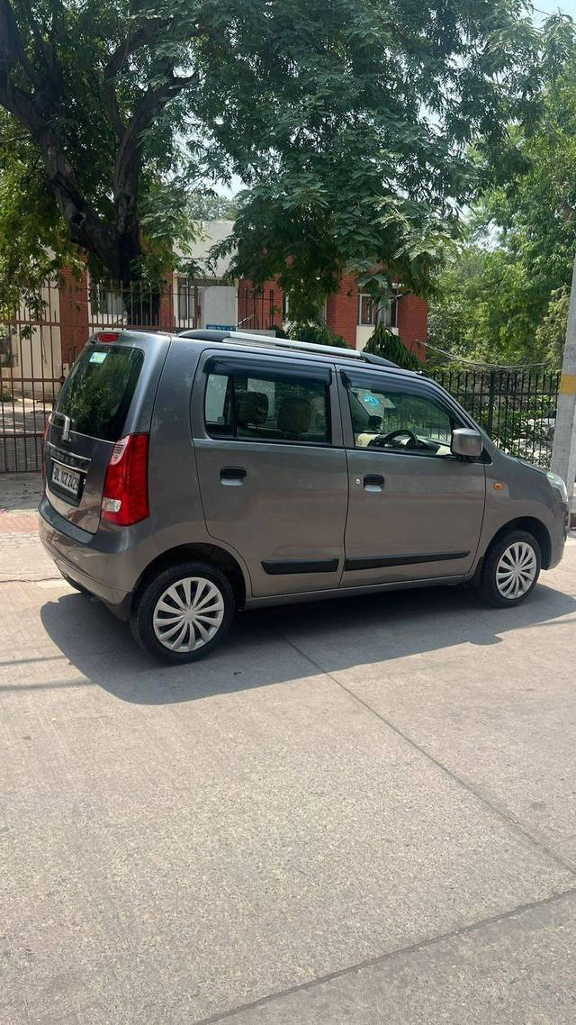 https://images10.gaadi.com/usedcar_image/4259892/original/processed_16a0d14ee4b44dee29cdfcaa04f23fd7.jpg?imwidth=6401