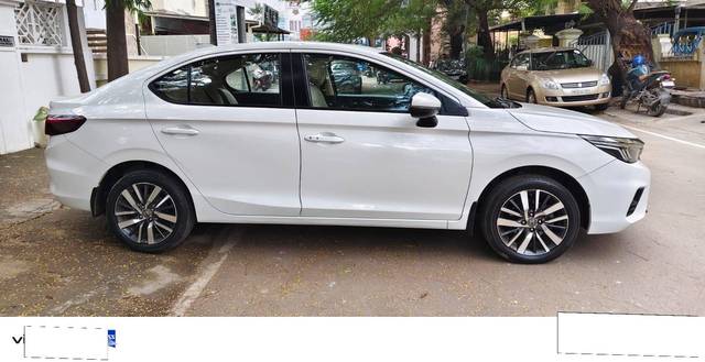 https://images10.gaadi.com/usedcar_image/4259907/original/processed_30b4176cdc6ee321c01c8afc12d217d8.jpg?imwidth=6401