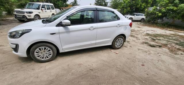 https://images10.gaadi.com/usedcar_image/4259933/original/processed_e961e5c8-3697-46ab-a5f7-a5666465b87d.jpg?imwidth=6400