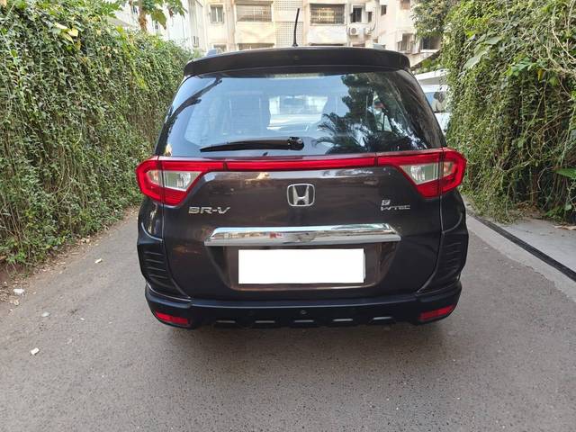 https://images10.gaadi.com/usedcar_image/4259977/original/processed_24ba6ad4ed37c969e847a835f98d747e.jpeg?imwidth=6401